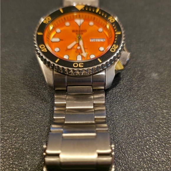 Seiko Orange Automatic Watch - Picture 2 of 7